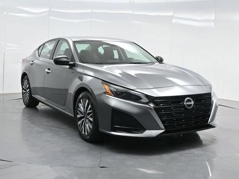 Used 2024 Nissan Altima 2.5 SV FWD image 65