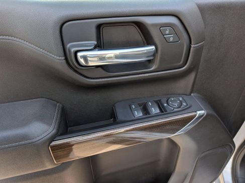 Used 2022 Chevrolet Silverado 1500 LT w/ Z71 Off-Road Package AWD/4WD image 11