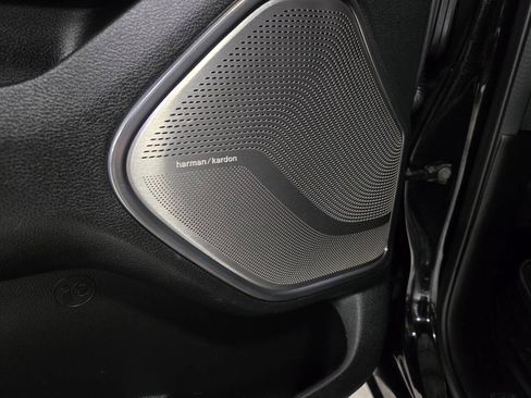 Used 2020 RAM 1500 Limited w/ Black Appearance Package AWD/4WD image 11