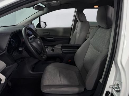 Used 2023 Toyota Sienna LE FWD image 14