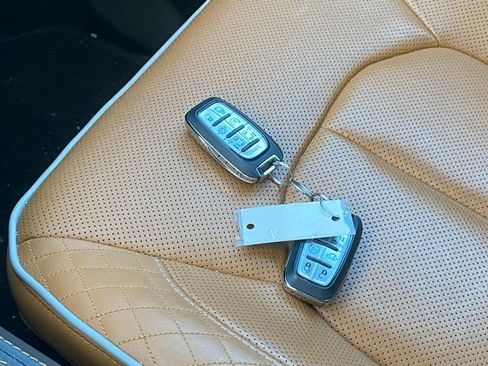 Used 2023 Chrysler Pacifica Pinnacle AWD/4WD image 33