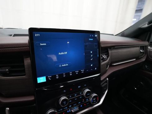 Used 2024 Ford Expedition Limited AWD/4WD image 6