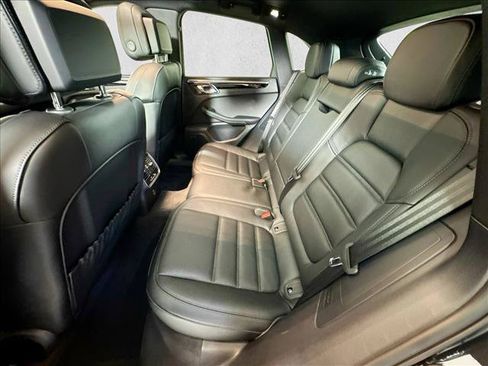 Certified 2026 Porsche Macan AWD/4WD image 18