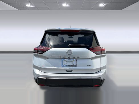 Used 2025 Nissan Rogue SV AWD/4WD image 10