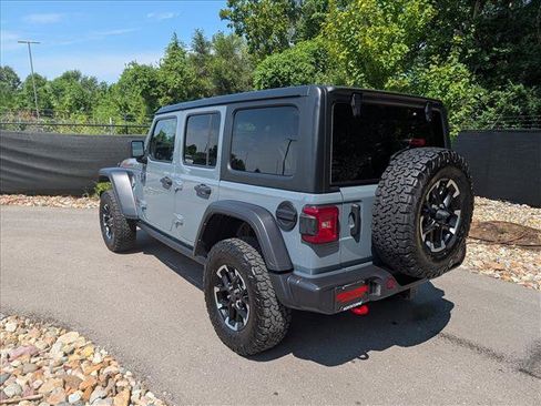 Used 2025 Jeep Wrangler Unlimited Rubicon AWD/4WD image 3