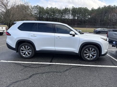 Used 2024 Toyota Grand Highlander Limited image 11