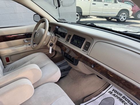 Used 2008 Mercury Grand Marquis GS RWD image 25