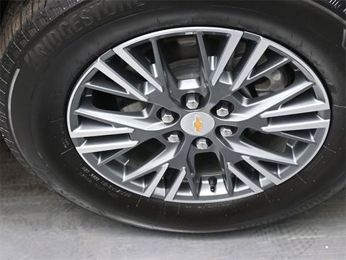 Used 2025 Chevrolet Traverse LT image 31