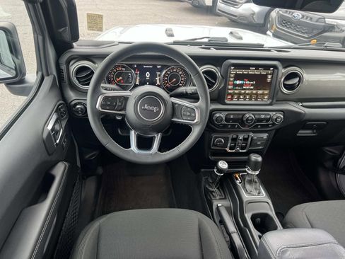 Used 2023 Jeep Gladiator Overland w/ Trailer Tow Package image 23