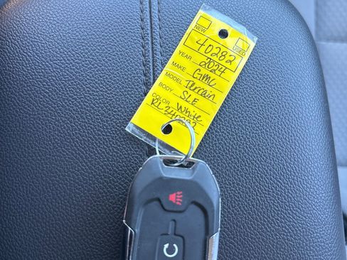 Used 2024 GMC Terrain SLE image 11