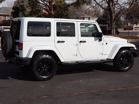 Used 2015 Jeep Wrangler Unlimited Sahara image 4