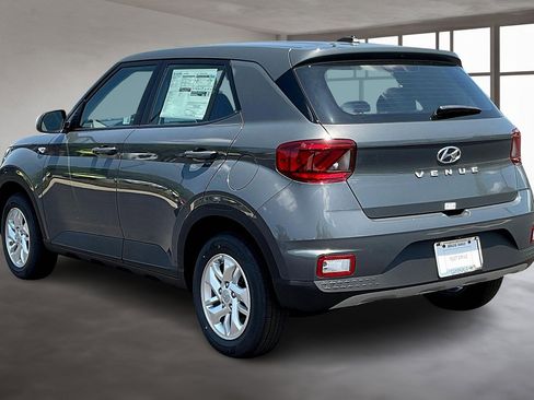 New 2025 Hyundai Venue SE image 3