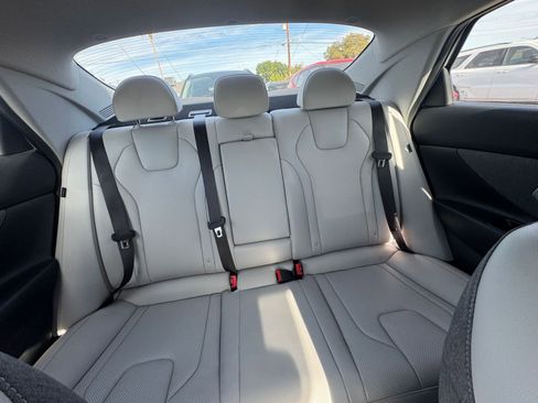 Used 2025 Hyundai Elantra Limited image 38