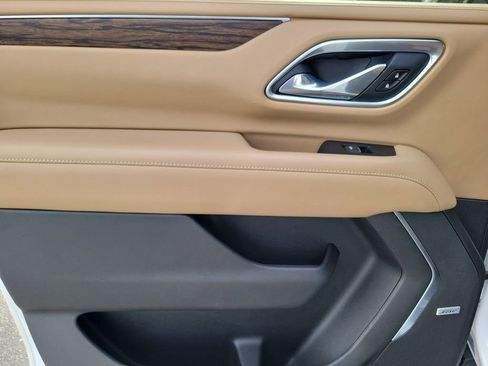 Used 2021 Chevrolet Suburban Premier w/ Premium Package image 17