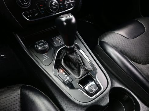 Used 2022 Jeep Cherokee Limited image 23