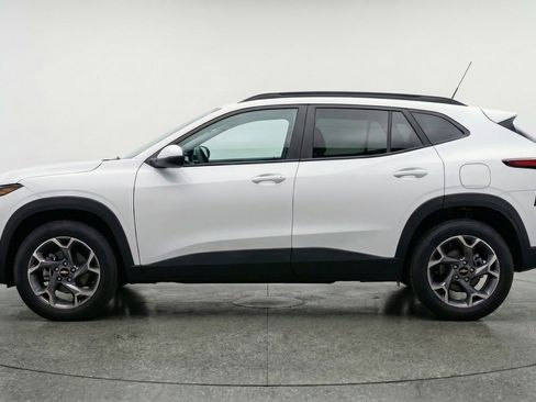 Used 2025 Chevrolet Trax LT w/ LT Convenience Package image 5