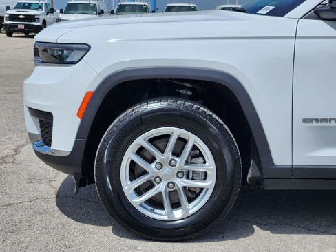 Used 2025 Jeep Grand Cherokee L Laredo w/ Luxury Tech Group I AWD/4WD image 9