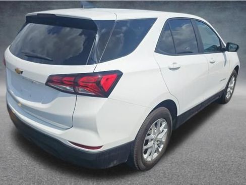 Used 2024 Chevrolet Equinox LS w/ LS Convenience Package FWD image 3