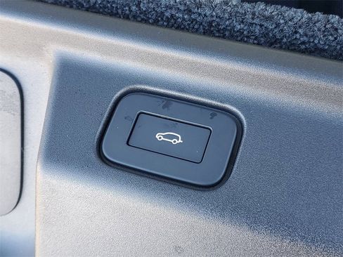 New 2026 Land Rover Range Rover Long Wheelbase SE image 8