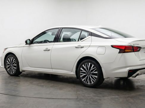 Used 2025 Nissan Altima 2.5 SV FWD image 6