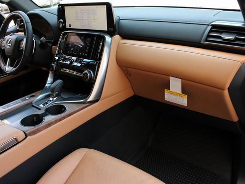 Used 2026 Lexus LX 700h Luxury image 11