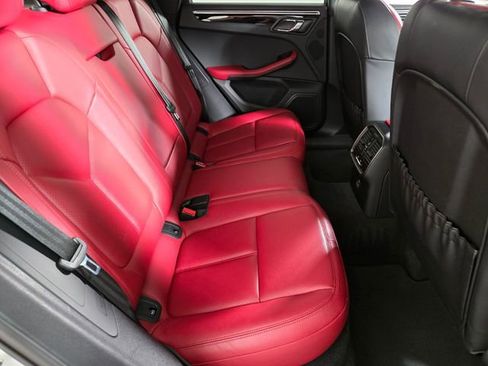 Used 2024 Porsche Macan image 21