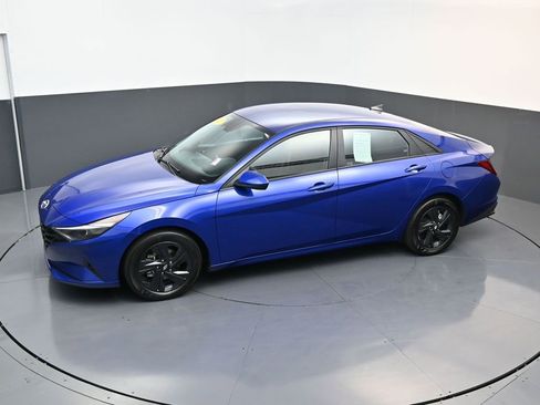 Certified 2023 Hyundai Elantra SEL image 18