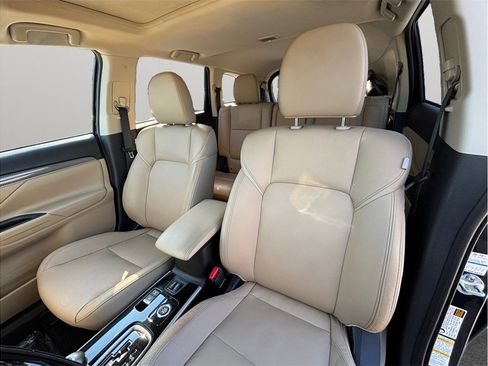 Used 2019 Mitsubishi Outlander SEL AWD/4WD image 16