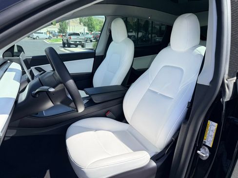 Used 2022 Tesla Model Y Long Range AWD/4WD image 16