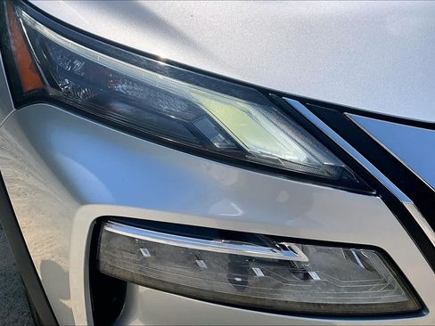 Used 2022 Nissan Rogue SV FWD image 28