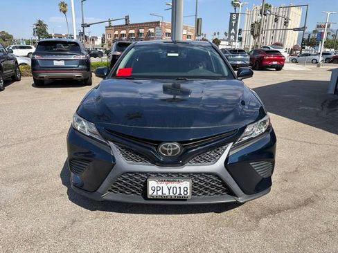 Used 2019 Toyota Camry SE FWD image 2