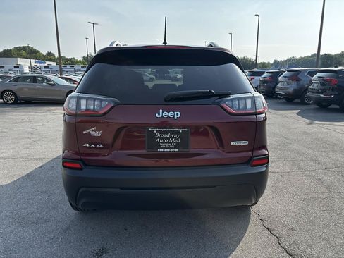 Used 2019 Jeep Cherokee Latitude w/ Popular Appearance Group AWD/4WD image 4