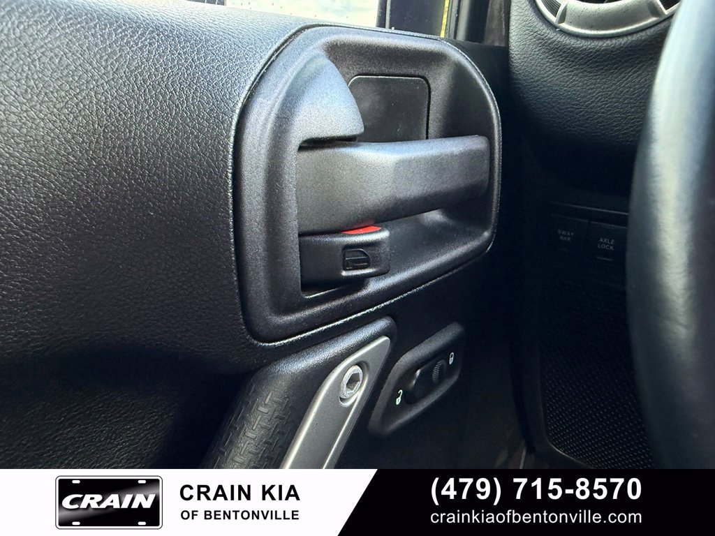 Used 2016 Jeep Wrangler Unlimited Rubicon w/ Connectivity Group AWD/4WD image 10