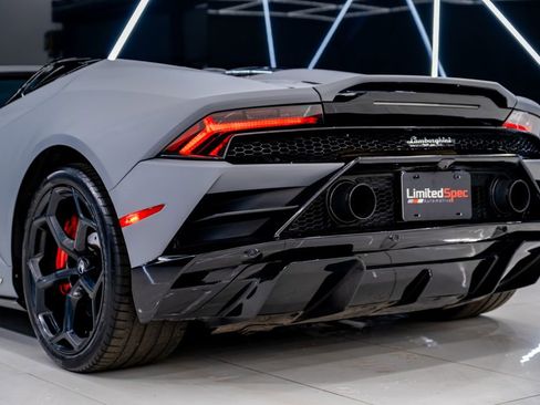 Used 2020 Lamborghini Huracan EVO image 16