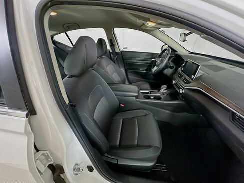 Used 2025 Nissan Altima 2.5 SV FWD image 28