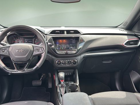 Used 2023 Chevrolet TrailBlazer RS w/ Convenience Package FWD image 9