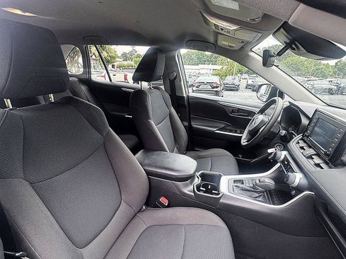 Certified 2022 Toyota RAV4 LE AWD/4WD image 19