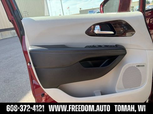 Used 2021 Chrysler Pacifica Limited w/ Premium & Safety Sphere Group AWD/4WD image 10