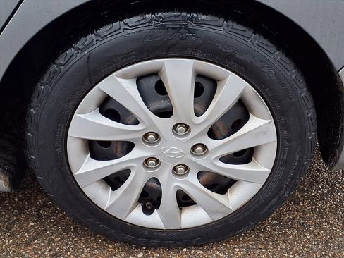 Used 2012 Hyundai Elantra GLS image 7