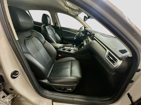 Used 2025 Genesis G70 2.5T AWD/4WD image 32