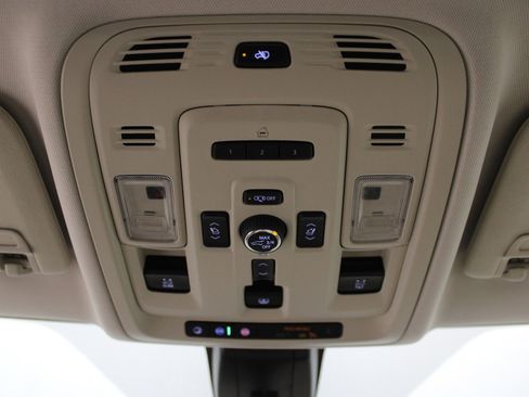 Used 2022 GMC Yukon Denali w/ Denali Premium Package image 30