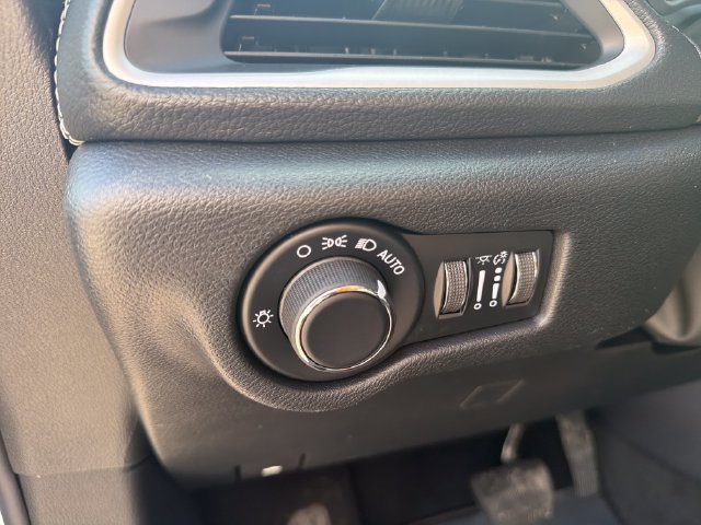 New 2027 Chrysler Pacifica Select FWD image 12