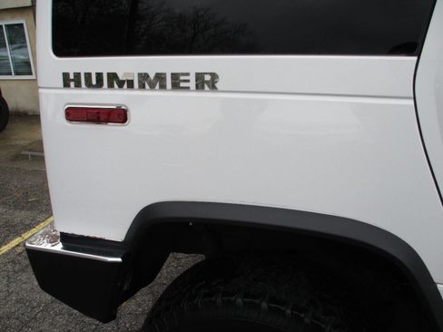 Used 2004 HUMMER H2 w/ Preferred Equipment Group image 19