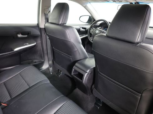 Used 2014 Toyota Camry SE w/ Moonroof Package image 40