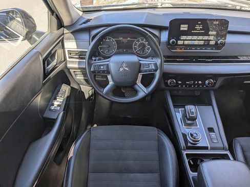 Used 2024 Mitsubishi Outlander SE image 14