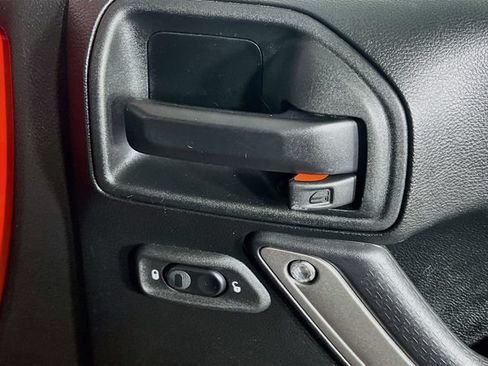 Used 2018 Jeep Wrangler Unlimited Sport S AWD/4WD image 30