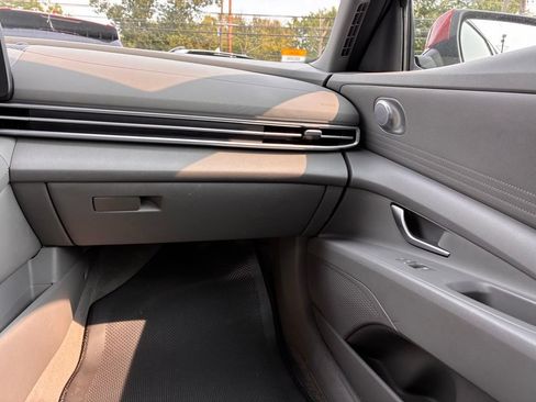 Used 2023 Hyundai Elantra SEL FWD image 34