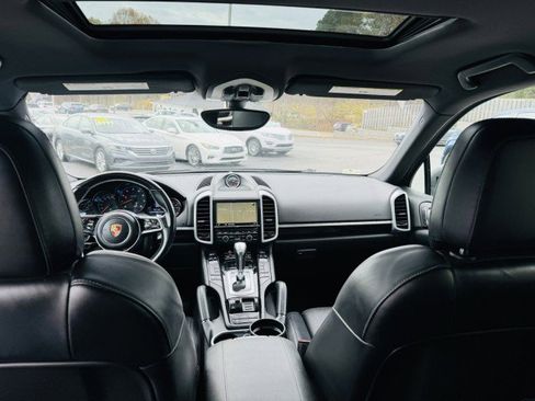 Used 2016 Porsche Cayenne image 9