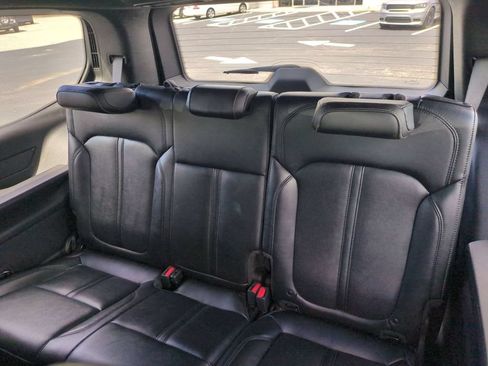 Used 2024 Jeep Wagoneer Series II w/ Flexible Seating Group RWD image 31