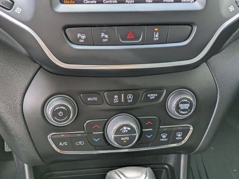 Certified 2023 Jeep Cherokee Altitude Lux w/ Mopar Interior Package AWD/4WD image 26